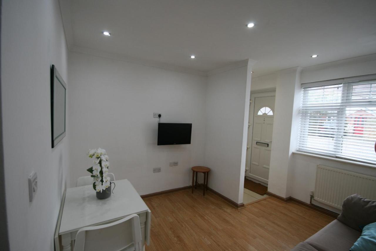 Molesey Near Hampton Court, Viking Short Stays West Molesey 외부 사진