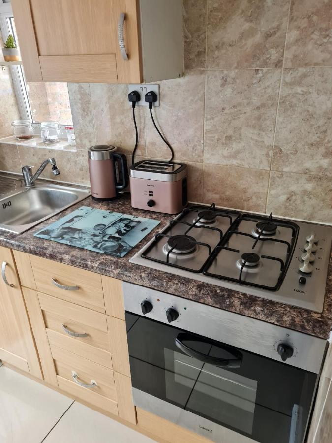 Molesey Near Hampton Court, Viking Short Stays West Molesey 외부 사진