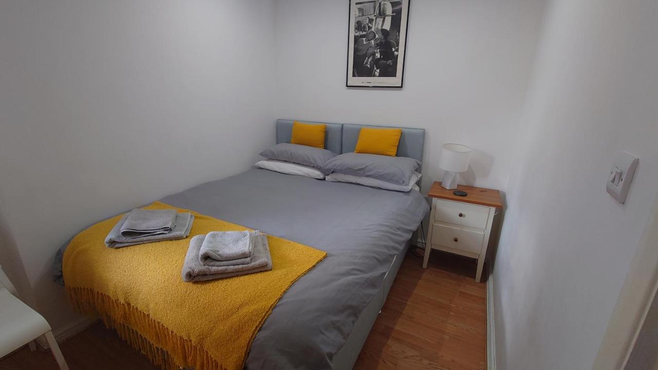Molesey Near Hampton Court, Viking Short Stays West Molesey 외부 사진