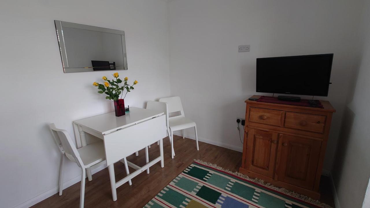 Molesey Near Hampton Court, Viking Short Stays West Molesey 외부 사진